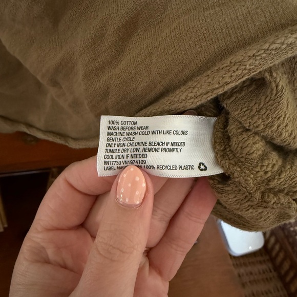 Universal Thread Green Sweatshirt - Picture 4 of 4